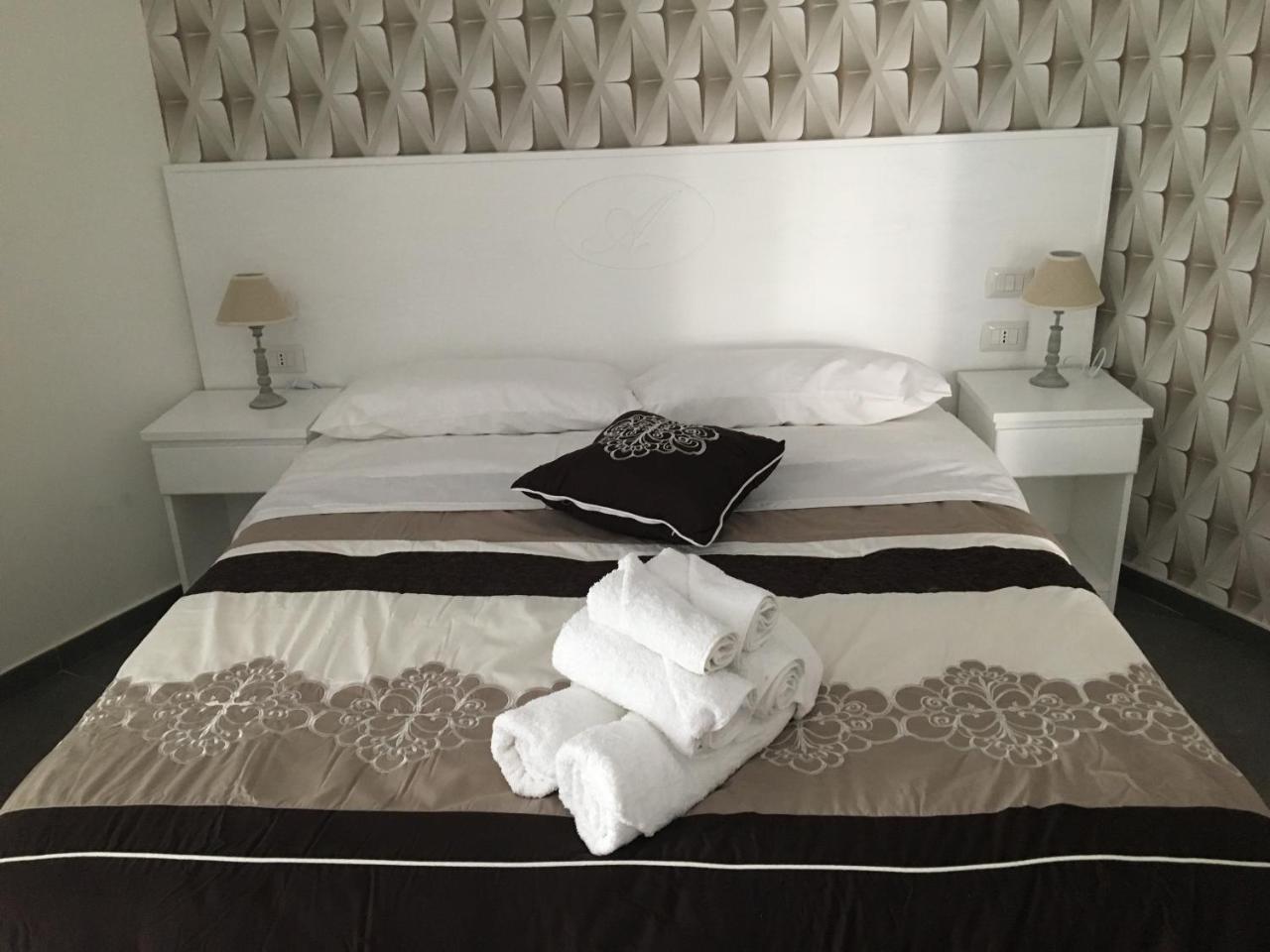 B&B Alambrado Rooms & Suites Naples Exterior photo
